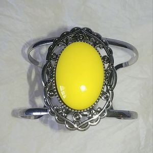 🦋 YELLOW & SILVERTONE CUFF BRACELET - BRIGHT LEMON COLOR